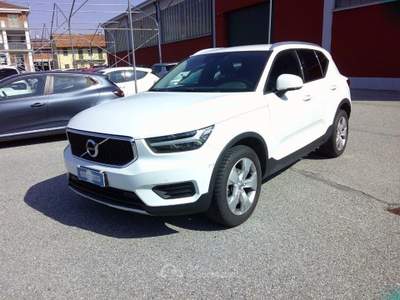 Volvo XC40 T2 Geartronic Momentum UNICO PROPRIETARIO Bianco usata Fossano