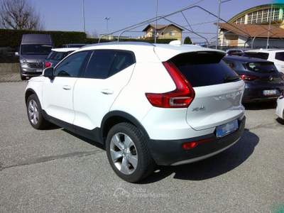 Volvo XC40 T2 Geartronic Momentum UNICO PROPRIETARIO Bianco usata Fossano