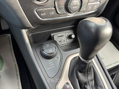 Jeep Cherokee CHEROKEE 2.0 MJT 170cv LIMITED Bianco usata Altamura