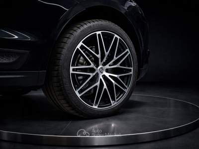Porsche Macan Macan I 2024 2.0 265cv pdk Nero usata Nardò