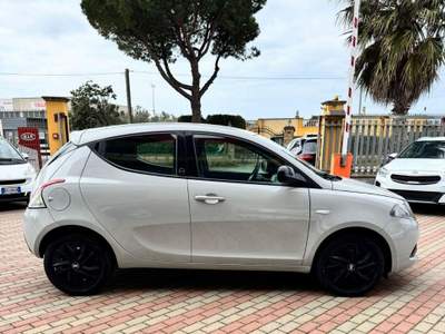 Lancia Ypsilon Y ECOCHIC 1.0 FireFly Hybrid SILVER TOTAL L usata Tuglie