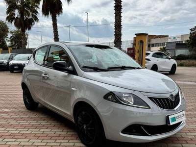 Lancia Ypsilon Y ECOCHIC 1.0 FireFly Hybrid SILVER TOTAL L usata Tuglie