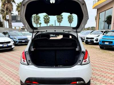 Lancia Ypsilon Y ECOCHIC 1.0 FireFly Hybrid SILVER TOTAL L usata Tuglie