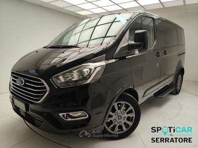 Ford Tourneo Custom I 320 2.0 tdci MHEV 150cv Titanium L1H1 E6.2 Nero usata Erba