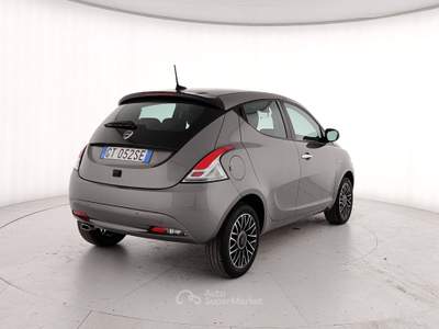Lancia Ypsilon III 2021 1.0 firefly hybrid Platino s&s 70cv Grigio usata Caserta