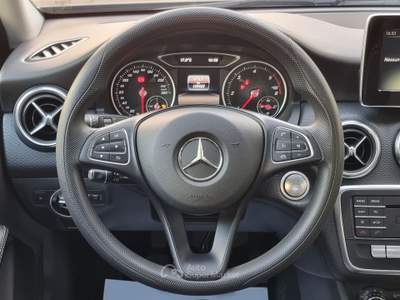 Mercedes-Benz Classe A Business/Cerchi'17/Retrocamera Nero usata Trentola Ducenta