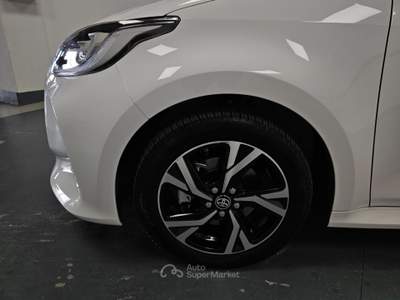 Toyota Yaris 1.5h Trend Bianco usata Brescia