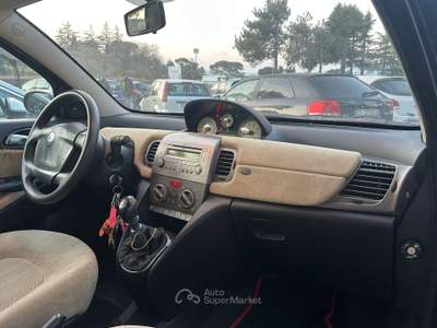 Lancia Ypsilon Neopatentati Blu/Azzurro usata Arezzo