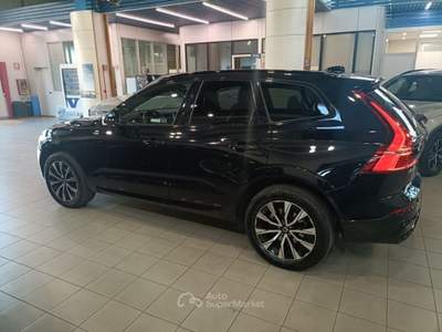 Volvo XC60 B5 AWD automatico Plus Dark Nero usata Novara