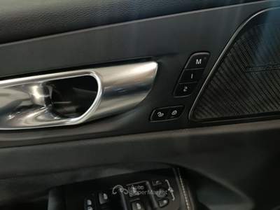 Volvo XC60 B5 AWD automatico Plus Dark Nero usata Novara