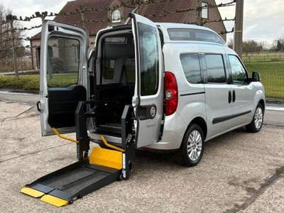 Fiat Doblò DOBLÒ 1.6D ALLESTIMENTO PER DISABILI CON CAROZZINA Argento usata Villongo