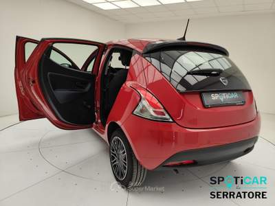 Lancia Ypsilon III 2021 1.0 firefly hybrid Silver Plus s&s 70cv Rosso usata Erba