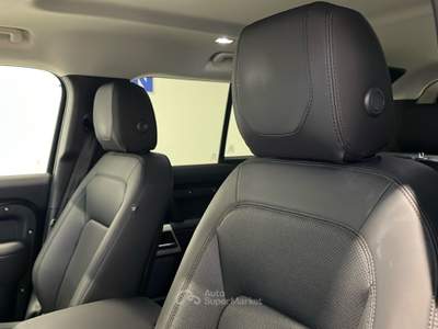 Land Rover Defender 3.0D I6 200 110 SE AWD auto. Nero usata Sava