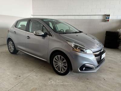 Peugeot 208 208 I 2015 5p 1.2 puretech Allure s&s 82cv Argento usata MONTIRONE