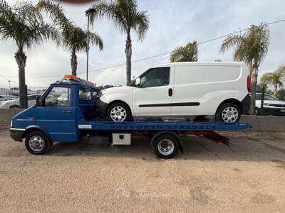 Iveco Daily 35.10 Carroattrezzi usata San Michele Salentino