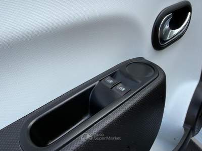 Renault Twingo 1.0 Intens Limited Bianco usata Roma
