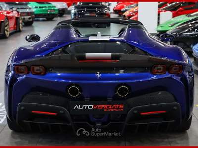 Ferrari SF90 SPIDER|ASSETTO FIORANO|FULL CARBON SPEC Blu/Azzurro usata Vergiate