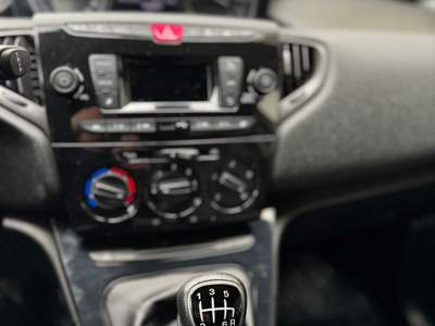 Lancia Ypsilon 1.0 70 CV HIBRID 5 PORTE ECOSCHIC GOLD ANCHE GPL SU RICHIESTA Bianco usata Cardito
