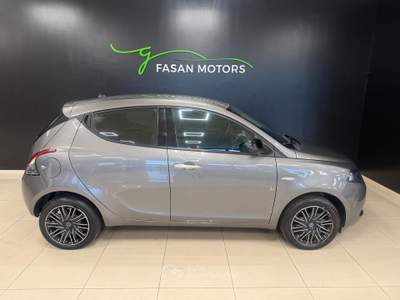 Lancia Ypsilon 1.0 firefly hybrid Silver Plus s&amp;s 70cv Grigio usata Fontanafredda