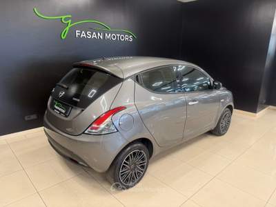 Lancia Ypsilon 1.0 firefly hybrid Silver Plus s&amp;s 70cv Grigio usata Fontanafredda
