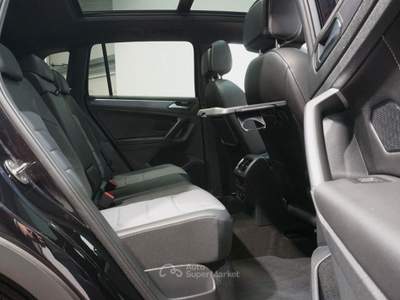 Volkswagen Tiguan 2020 Volkswagen Tiguan R-Line 4Motion ACC LED Panorama 360°CAM Nero usata Aiello Del Friuli