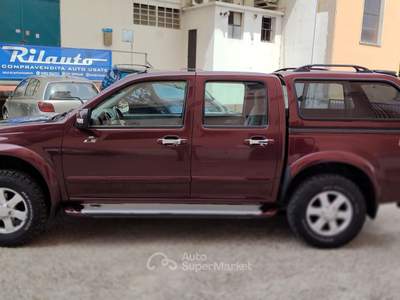 Isuzu D-Max 3.0 TD Aut. + Gancio Rosso usata SAN MARTINO SICCOMARIO