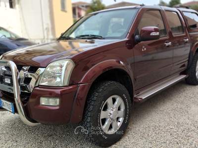 Isuzu D-Max 3.0 TD Aut. + Gancio Rosso usata SAN MARTINO SICCOMARIO