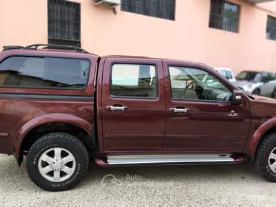 Isuzu D-Max 3.0 TD Aut. + Gancio Rosso usata SAN MARTINO SICCOMARIO