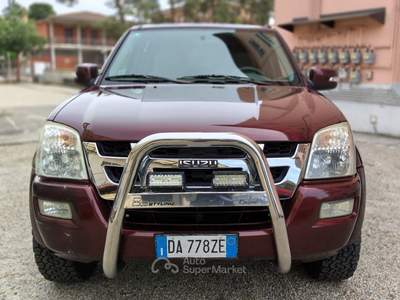 Isuzu D-Max 3.0 TD Aut. + Gancio Rosso usata SAN MARTINO SICCOMARIO
