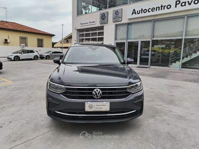 Volkswagen Tiguan 2.0 tdi Life 150cv dsg -Ambient Pack-Chrome Pack- Grigio usata Francavilla al Mare