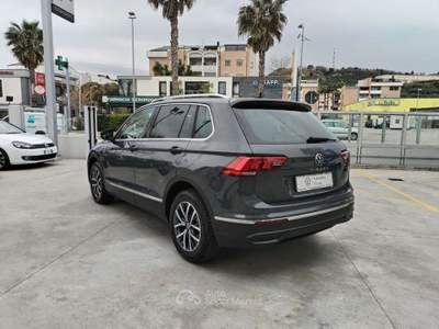 Volkswagen Tiguan 2.0 tdi Life 150cv dsg -Ambient Pack-Chrome Pack- Grigio usata Francavilla al Mare