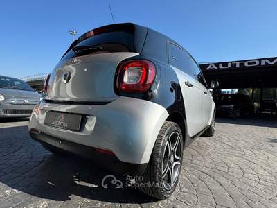 Smart ForFour RATA MENSILE 172,00 EURO 90  0.9 66kW TURBO passion Argento usata Roma