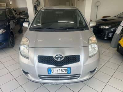Toyota Yaris Yaris II 5p 1.0 Sol Argento usata Caravaggio