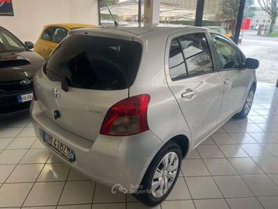 Toyota Yaris Yaris II 5p 1.0 Sol Argento usata Caravaggio