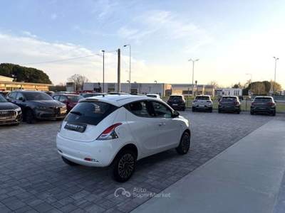Lancia Ypsilon Metano Ecochic Gold 5 porte ANCHE NEOPATENTATI Bianco usata Russi