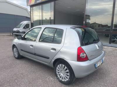 Renault Clio Clio II Storia 5p 1.2 Confort Gpl x Neopatentati Argento usata Ravenna