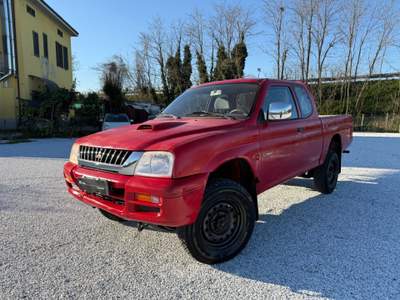 Mitsubishi L200 4WD Club Cab Pick-up GLS Rosso usata Pistoia