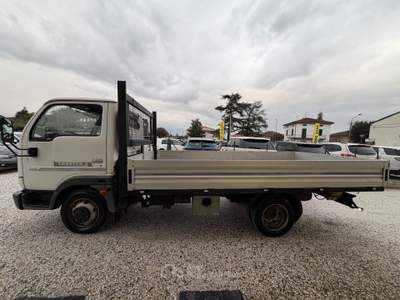 Nissan Cabstar 120.35 3.0 Tdi PL-RG Cabinato SE Cabinato Patente C Bianco usata Pistoia