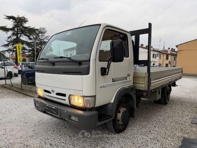 Nissan Cabstar 120.35 3.0 Tdi PL-RG Cabinato SE Cabinato Patente C Bianco usata Pistoia