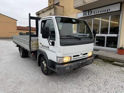 Nissan Cabstar 120.35 3.0 Tdi PL-RG Cabinato SE Cabinato Patente C Bianco usata Pistoia