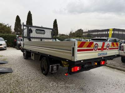 Nissan Cabstar 120.35 3.0 Tdi PL-RG Cabinato SE Cabinato Patente C Bianco usata Pistoia