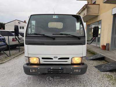 Nissan Cabstar 120.35 3.0 Tdi PL-RG Cabinato SE Cabinato Patente C Bianco usata Pistoia