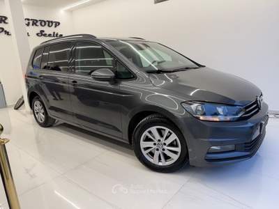 Volkswagen Touran DSG IVA 7 posti Grigio usata Pistoia