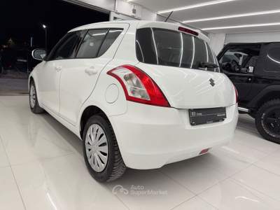 Suzuki Swift 1.2 5 porte B-Easy neopatentati euro6B Bianco usata Pistoia