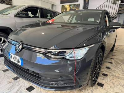 Volkswagen Golf VIII 1.0 etsi evo Life 110cv dsg Grigio usata Torino