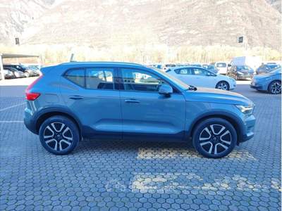 Volvo XC40 VOLVO XC40 T3 MOMENTUM PRO Argento usata Pian Camuno
