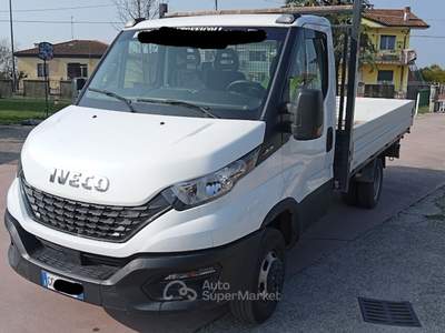 Iveco Daily Usato ,Pochi chilometri Bianco usata VALEGGIO SUL MINCIO
