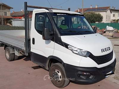 Iveco Daily Usato ,Pochi chilometri Bianco usata VALEGGIO SUL MINCIO