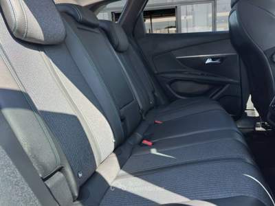 Peugeot 3008 1.5 bluehdi Allure Pack (N1) 130cv AUTOM e CarPlay usata Latina