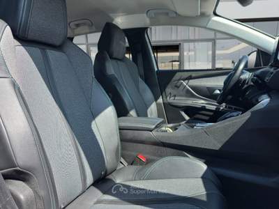 Peugeot 3008 1.5 bluehdi Allure Pack (N1) 130cv AUTOM e CarPlay usata Latina